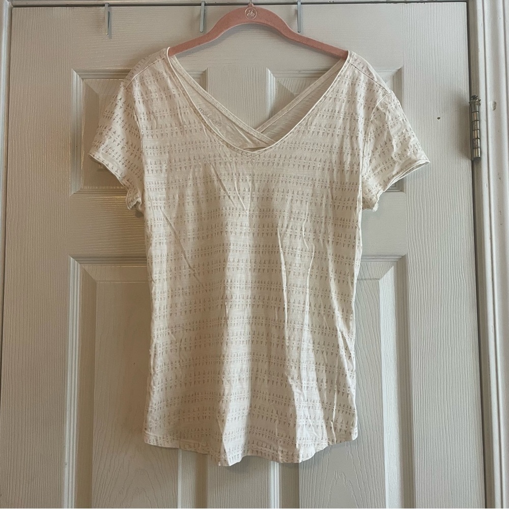 Maurices Cream and Rose Gold Short Sleeve V-Neck Fitted Top Size Medium - Picture 1 of 15